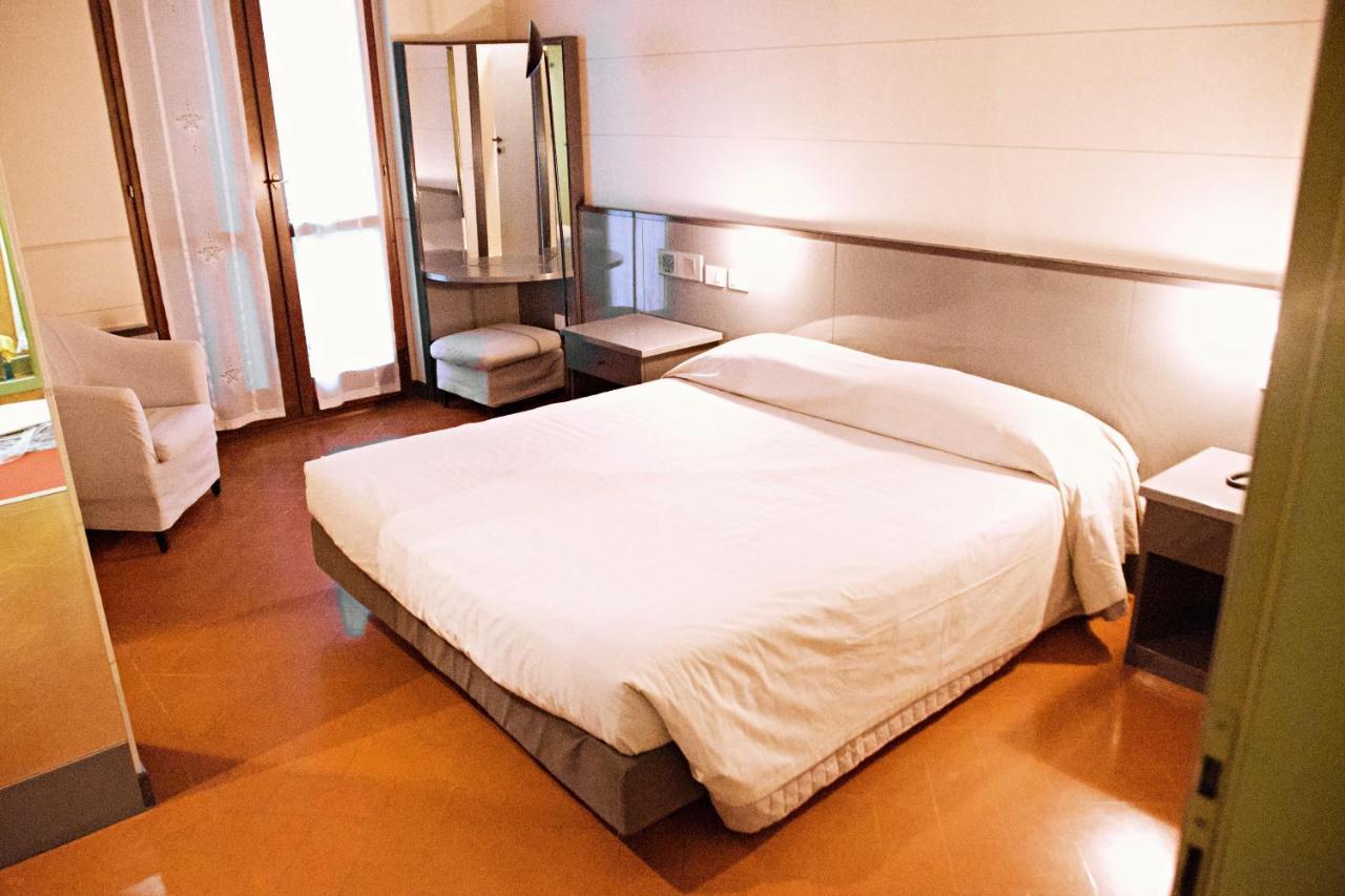 Hotel Franciacorta Paderno Franciacorta Kültér fotó