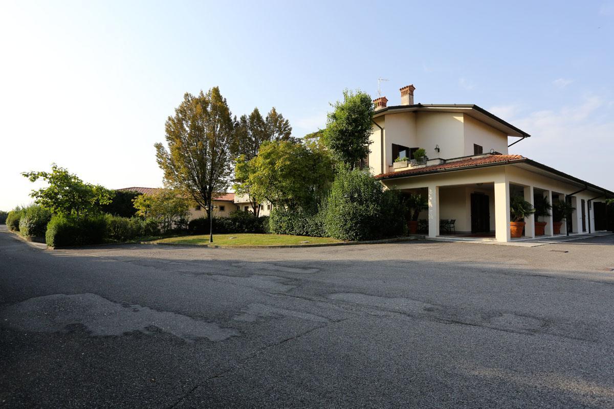 Hotel Franciacorta Paderno Franciacorta Kültér fotó